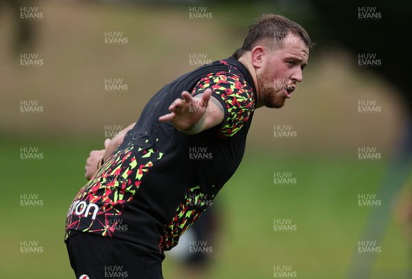 160626 - Wales Rugby Training - Sam Wainwright during training