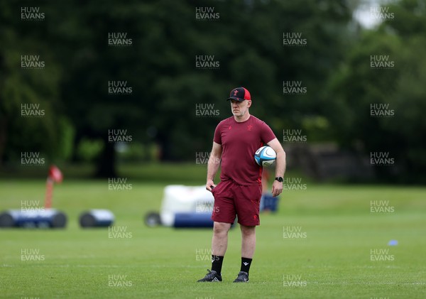 160626 - Wales Rugby Training - Steve Tandy, Head Coach during training