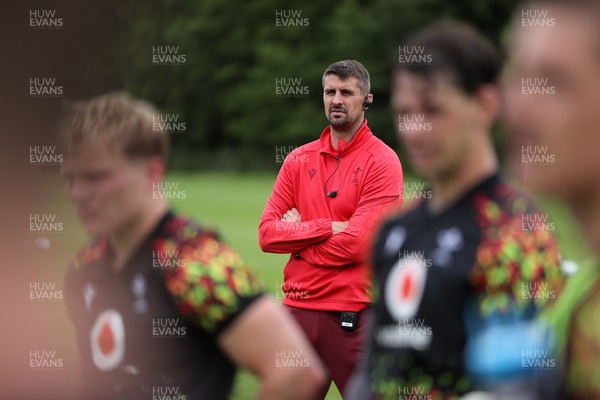 160626 - Wales Rugby Training - New Wales Defence Coach Peter Murchie