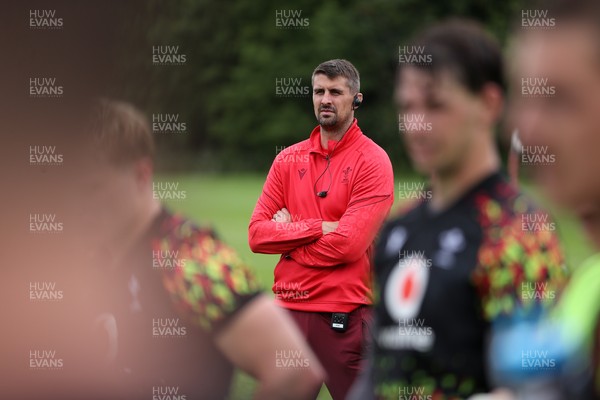 160626 - Wales Rugby Training - New Wales Defence Coach Peter Murchie