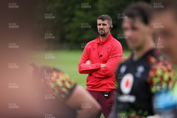 160626 - Wales Rugby Training - New Wales Defence Coach Peter Murchie
