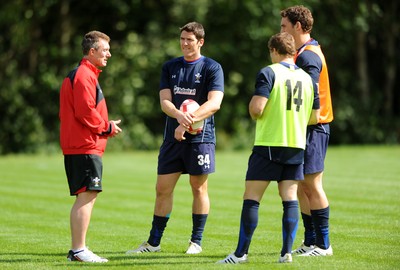 16.08.11 - Wales Rugby Training - Wales assistant coach Rob Howley talks to James Hook, Leigh Halfpenny and George North during training. 