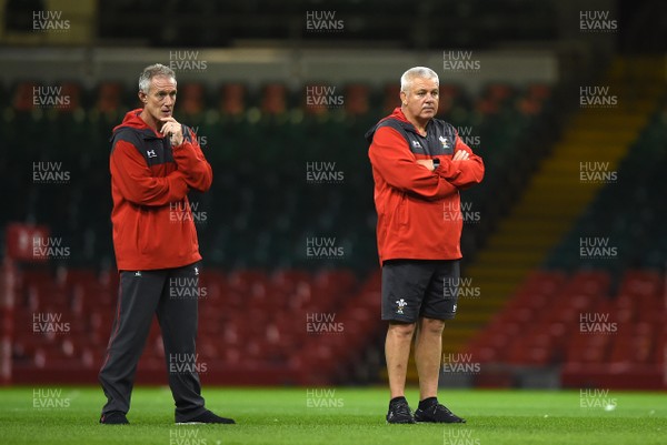 160819 - Wales Rugby Training - Rob Howley and Warren Gatland during training