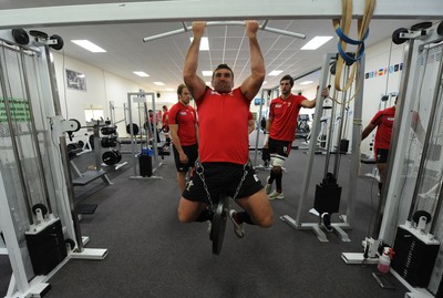 15.09.11 - Wales Rugby Training - Huw Bennett during a weight training session. 
