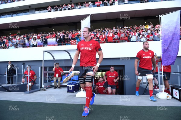 160919 - Wales Rugby Training - Alun Wyn Jones arrives for an open training session