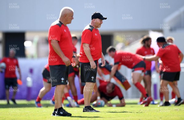 160919 - Wales Rugby Training - Warren Gatland and Neil Jenkins during an open training session