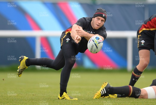 161015 - Wales Rugby Training -Gareth Davies during training