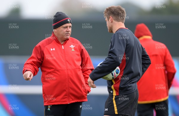 161015 - Wales Rugby Training -Warren Gatland and Dan Biggar during training