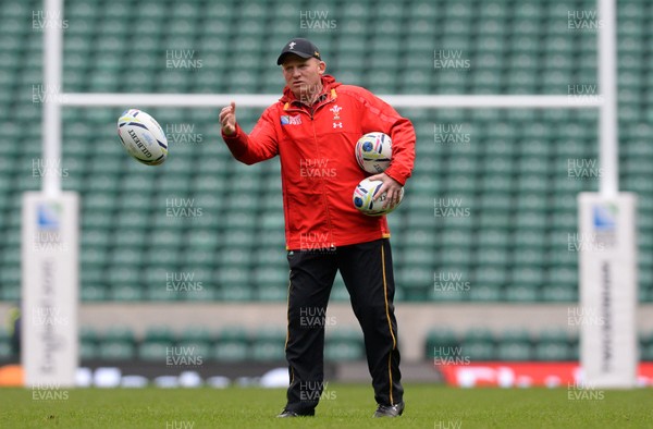 161015 - Wales Rugby Training -Neil Jenkins during training