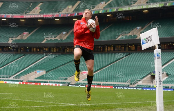 161015 - Wales Rugby Training -Gareth Anscombe during training