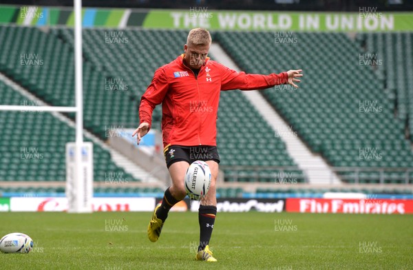 161015 - Wales Rugby Training -Gareth Anscombe during training