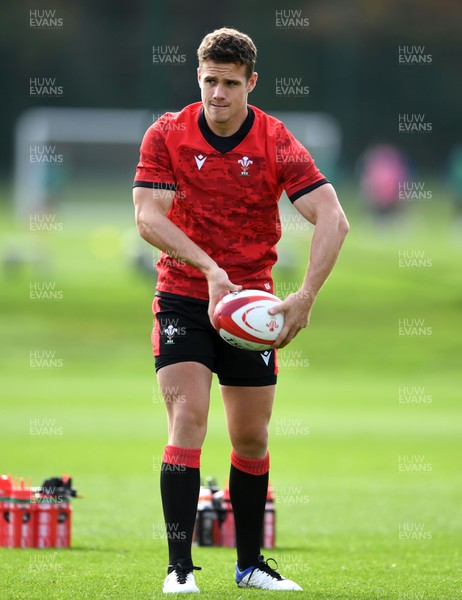 161020 - Wales Rugby Training - Kieran Hardy during training