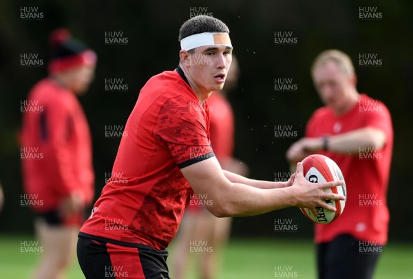 161020 - Wales Rugby Training - Seb Davies during training