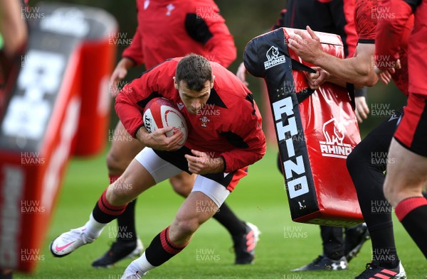 161020 - Wales Rugby Training - Gareth Davies during training