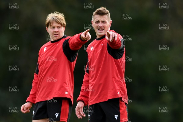 161020 - Wales Rugby Training - James Davies and Jonathan Davies during training
