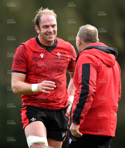 161020 - Wales Rugby Training - Alun Wyn Jones and Jonathan Humphreys during training
