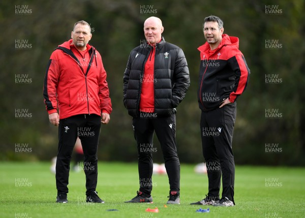 161020 - Wales Rugby Training - Jonathan Humphreys, Martyn Williams and Stephen Jones during training