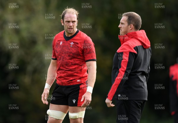 161020 - Wales Rugby Training - Alun Wyn Jones and Gethin Jenkins during training