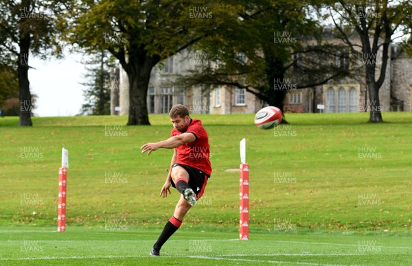 161020 - Wales Rugby Training - Leigh Halfpenny during training