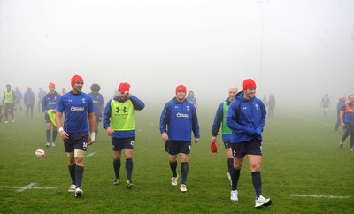 16.11.10 - Wales Rugby Training - Wales players train in thick fog. 