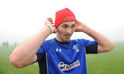16.11.10 - Wales Rugby Training - George North puts on his Children in Need hat during training. 