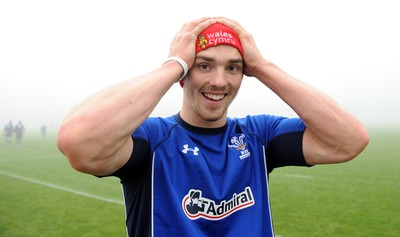 16.11.10 - Wales Rugby Training - George North puts on his Children in Need hat during training. 