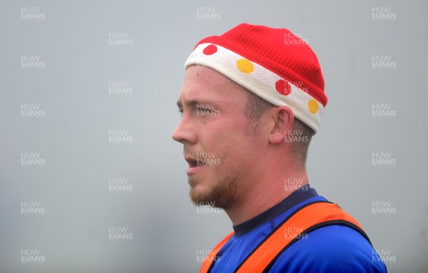 16.11.10 - Wales Rugby Training - Richie Rees during training. 