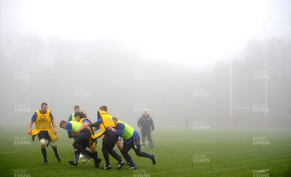 16.11.10 - Wales Rugby Training - Wales players train in thick fog. 
