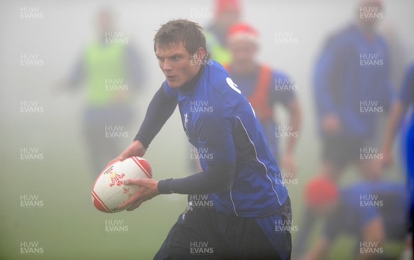 16.11.10 - Wales Rugby Training - Dan Biggar during training. 