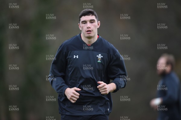161117 - Wales Rugby Training - Seb Davies during training
