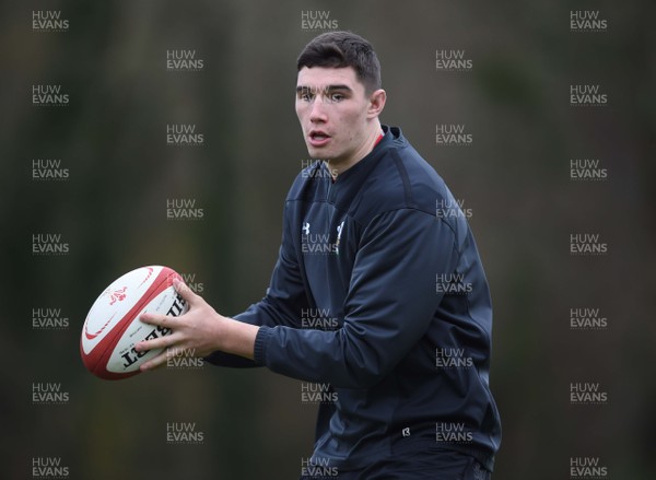 161117 - Wales Rugby Training - Seb Davies during training