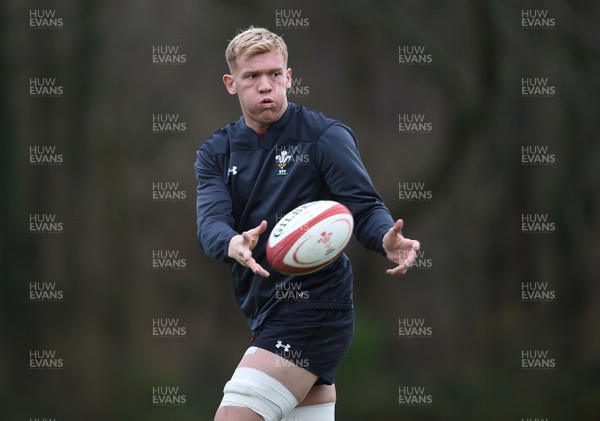 161117 - Wales Rugby Training - Sam Cross during training