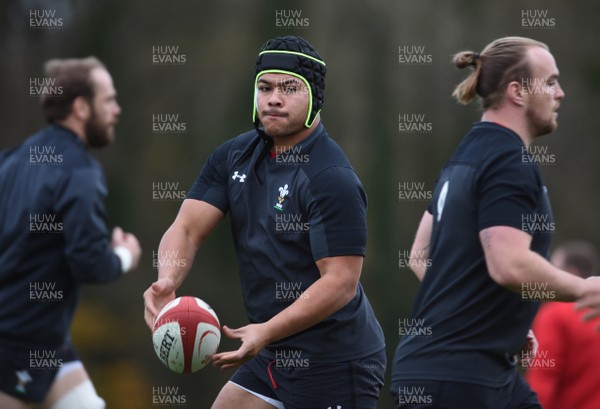 161117 - Wales Rugby Training - Leon Brown during training