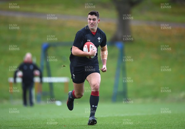 161117 - Wales Rugby Training - Owen Watkin during training