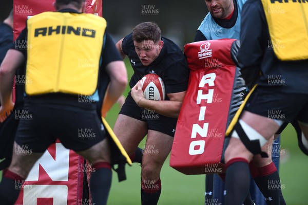 161117 - Wales Rugby Training - Elliot Dee during training