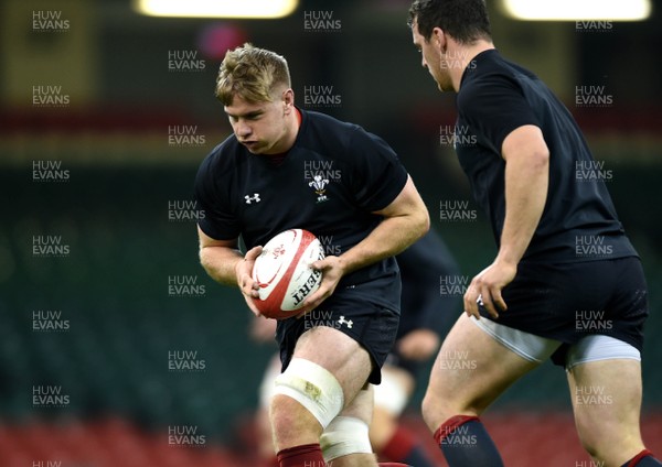 161118 - Wales Rugby Training - Aaron Wainwright during training
