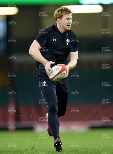 161118 - Wales Rugby Training - Rhys Patchell during training