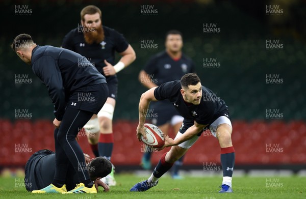 161118 - Wales Rugby Training - Tomos Williams during training