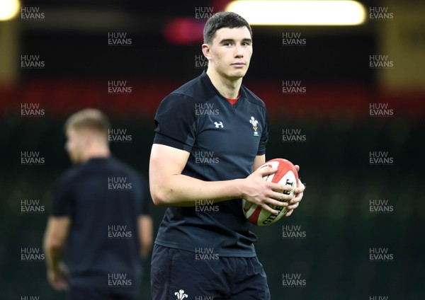 161118 - Wales Rugby Training - Seb Davies during training