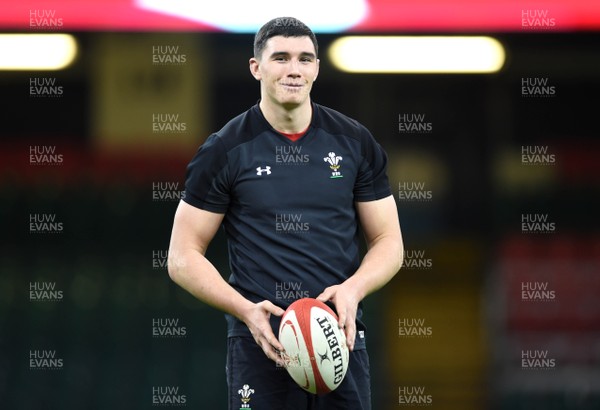 161118 - Wales Rugby Training - Seb Davies during training