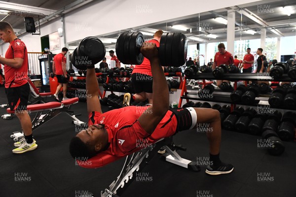 161121 - Wales Rugby Gym Session - Christ Tshiunza during a gym session