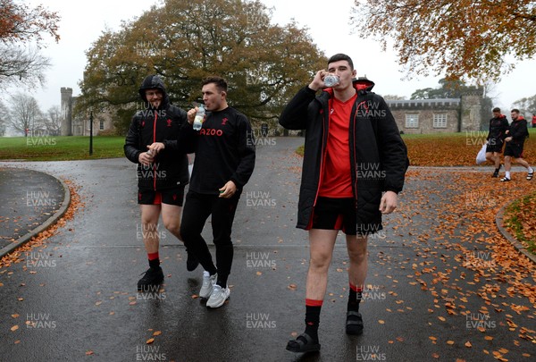 161121 - Wales Rugby Training - Aaron Wainwright, Taine Basham and Seb Davies during training