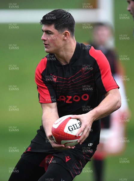 161121 - Wales Rugby Training - Louis Rees-Zammit during training