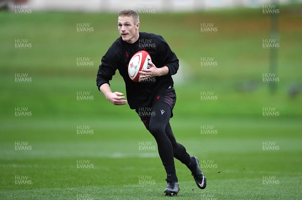 161121 - Wales Rugby Training - Johnny McNicholl during training