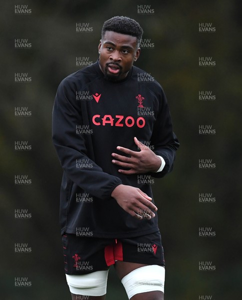 161121 - Wales Rugby Training - Christ Tshiunza during training