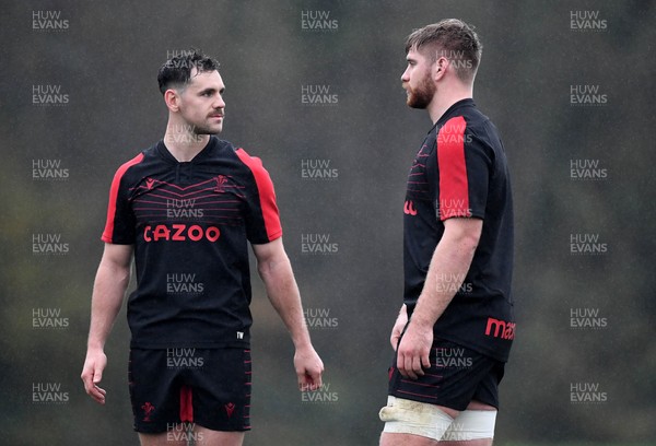 161121 - Wales Rugby Training - Tomos Williams and Aaron Wainwright during training
