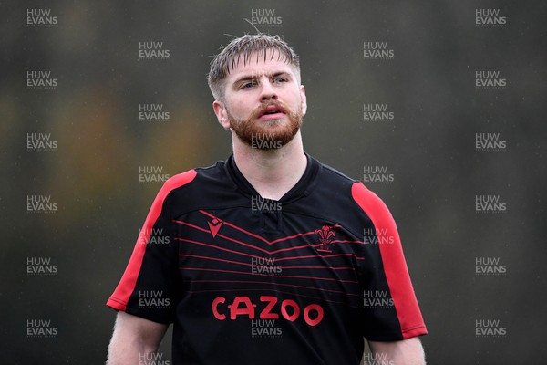 161121 - Wales Rugby Training - Aaron Wainwright during training