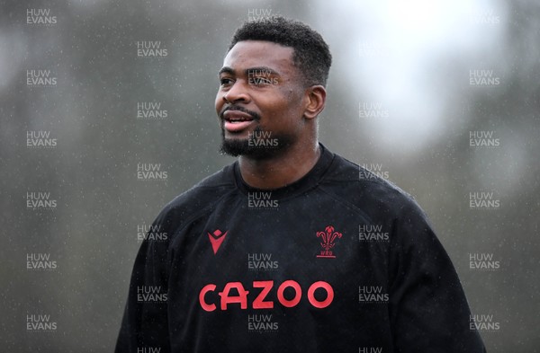161121 - Wales Rugby Training - Christ Tshiunza during training
