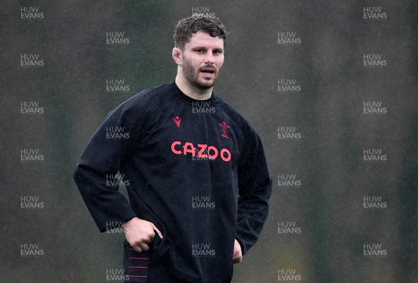 161121 - Wales Rugby Training - Thomas Young during training
