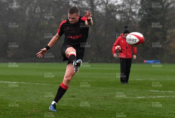 161121 - Wales Rugby Training - Gareth Anscombe during training